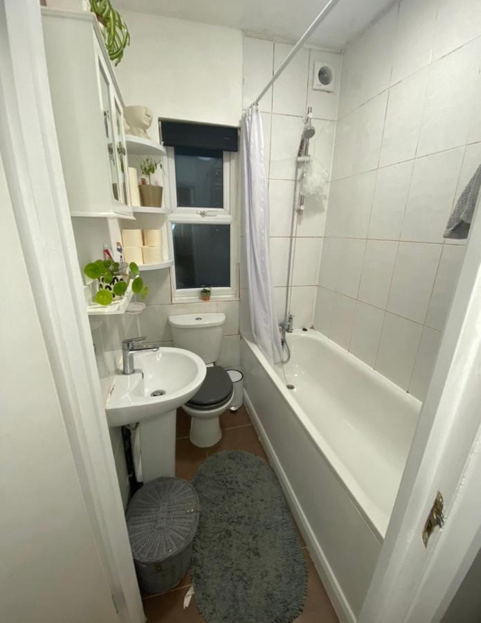 Guest Bedroom With King Size Bed In Brixton London Bagian luar foto